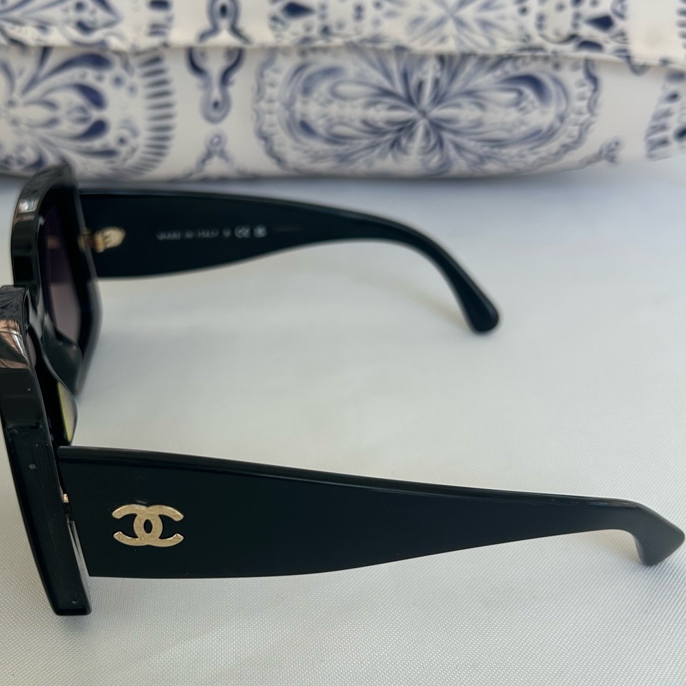 Chanel | Women’s Black Sunglasses  – Excellent Condition - Picture 3 of 11